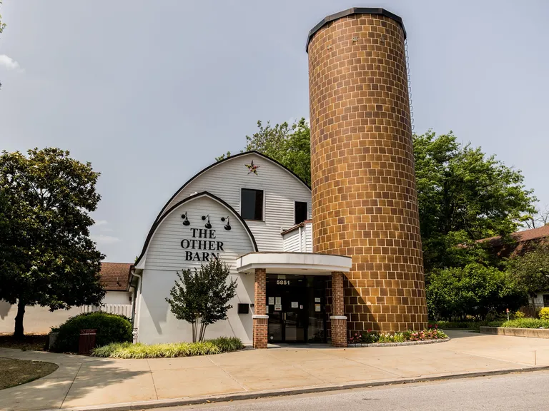The Other Barn wedding venue in Columbia, Maryland