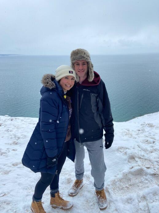 Allie and Bob begin dating in Chicago