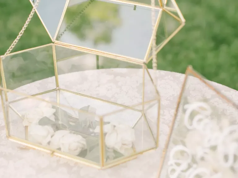 Elegant Glass Wedding Card Box Idea