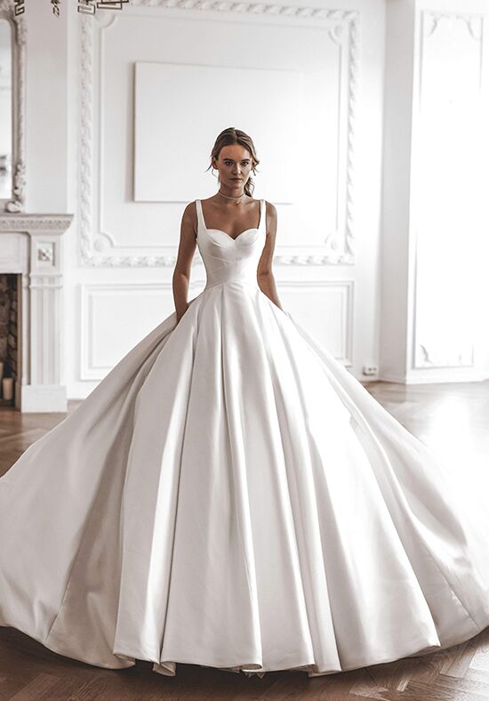 Simple ball hotsell gown wedding dress