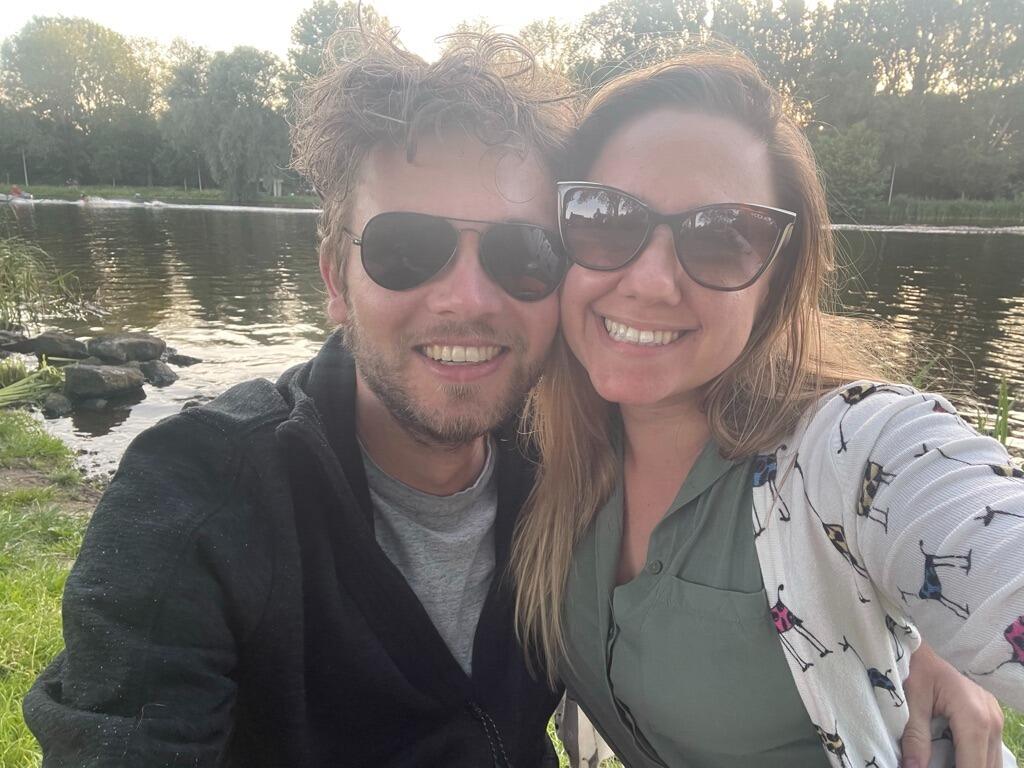 Second date vibes: wine by the canal and pretending we know something about wine 🛶

