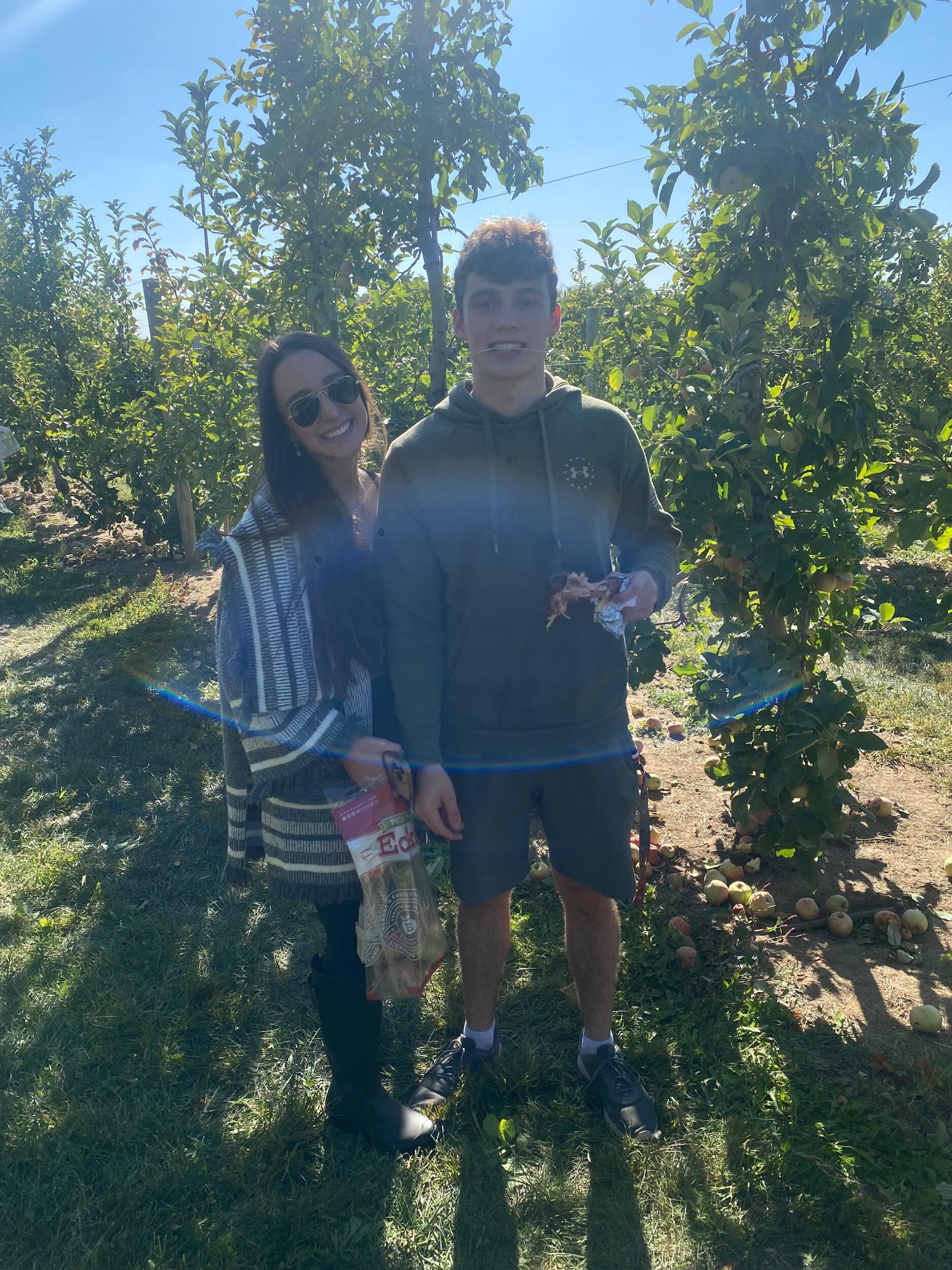 Our first time at the pumpkin Patch// Nuestra primera vez en el huerto de calabazas 