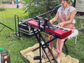 Valerie Vampola - Singing Pianist - Longmont, CO - Hero Gallery 3