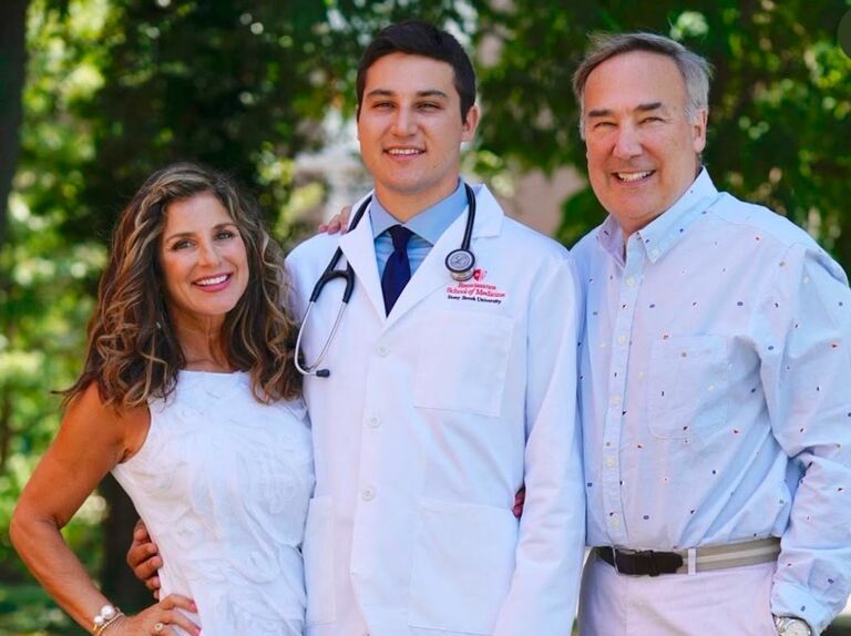 Alex starts medical school at Stony Brook after completing undergrad at University of Rochester, where he meets Lauren in first year