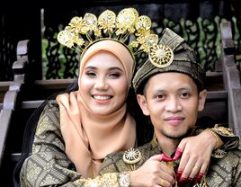 Malay bride and groom