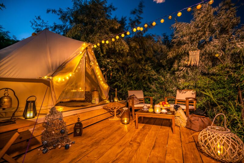 End of summer party ideas: camping or glamping
