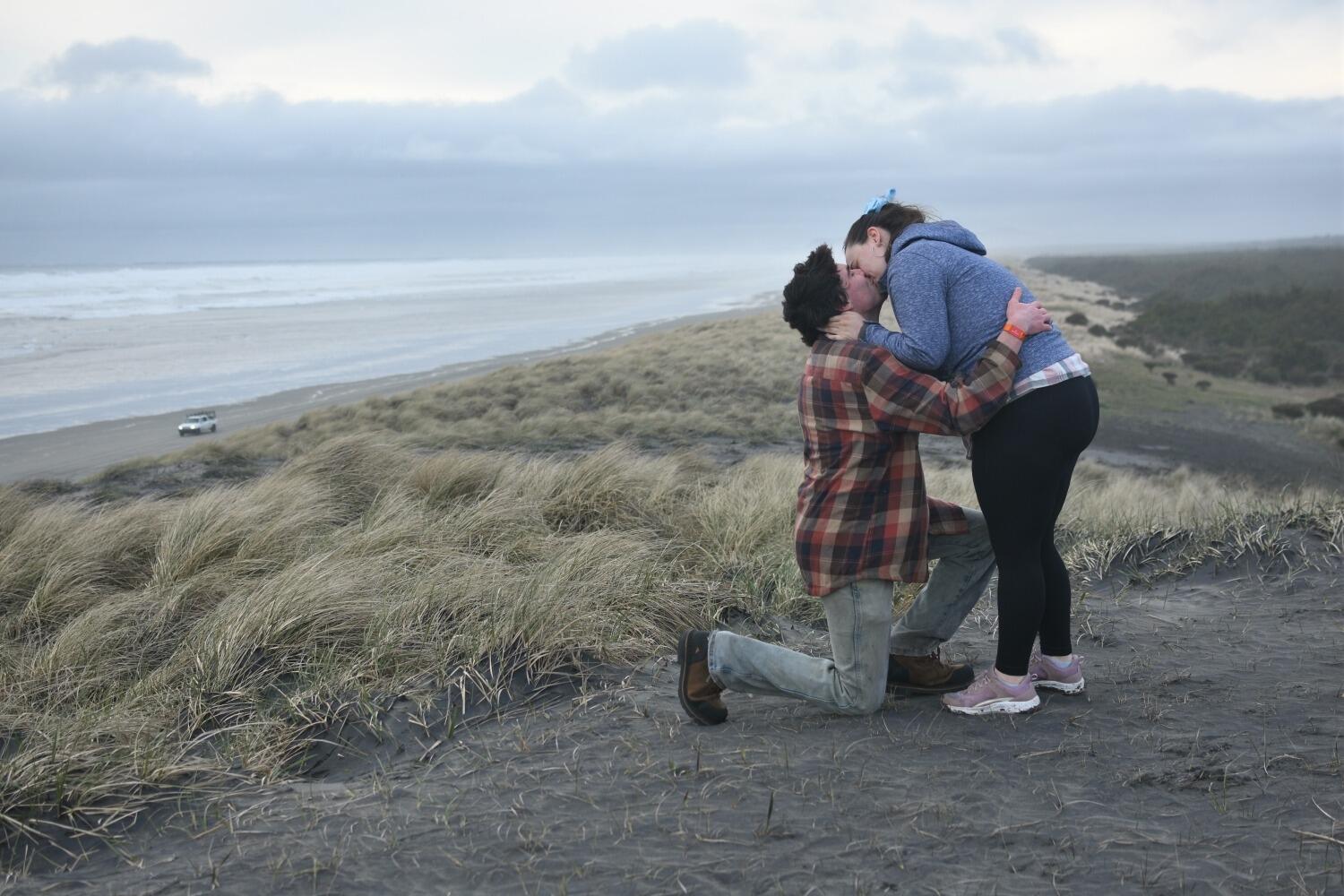 He proposed on the family beach trip!