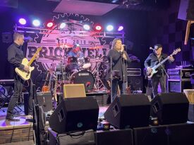Jet Brunette - Cover Band - Calgary, AB - Hero Gallery 2