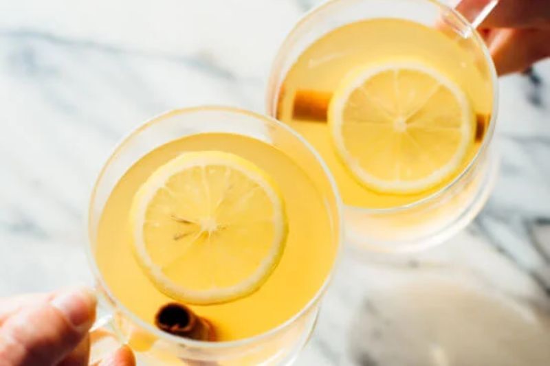 Christmas & Holiday Cocktail Recipes - classic hot toddy