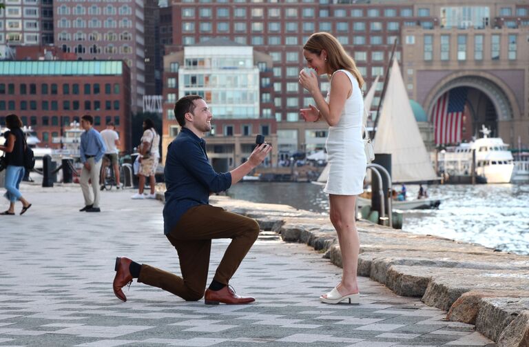 Matt and Jacqui get engaged in the Seaport