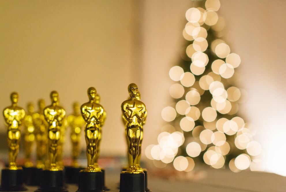 Gold Oscar Party Idea  Easy Ways To Pull Of an Oscar Award Watching Party