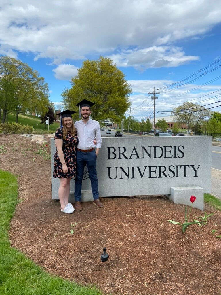 🎓