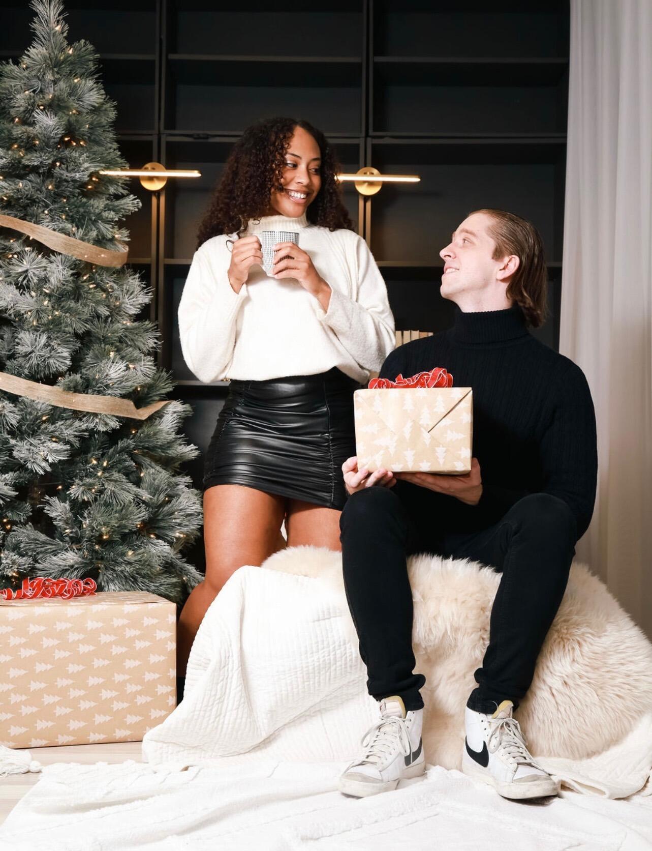 Dae and Brian have a cute Christmas photoshoot. 