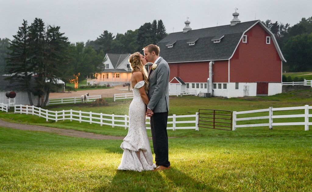 Dellwood Barn Weddings Reception Venues White Bear Lake Mn
