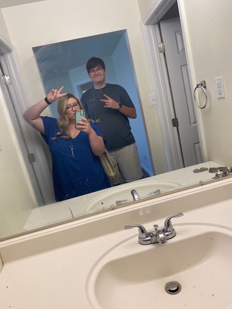 Taylor and Andrew move to Carbondale, IL into their first apartment