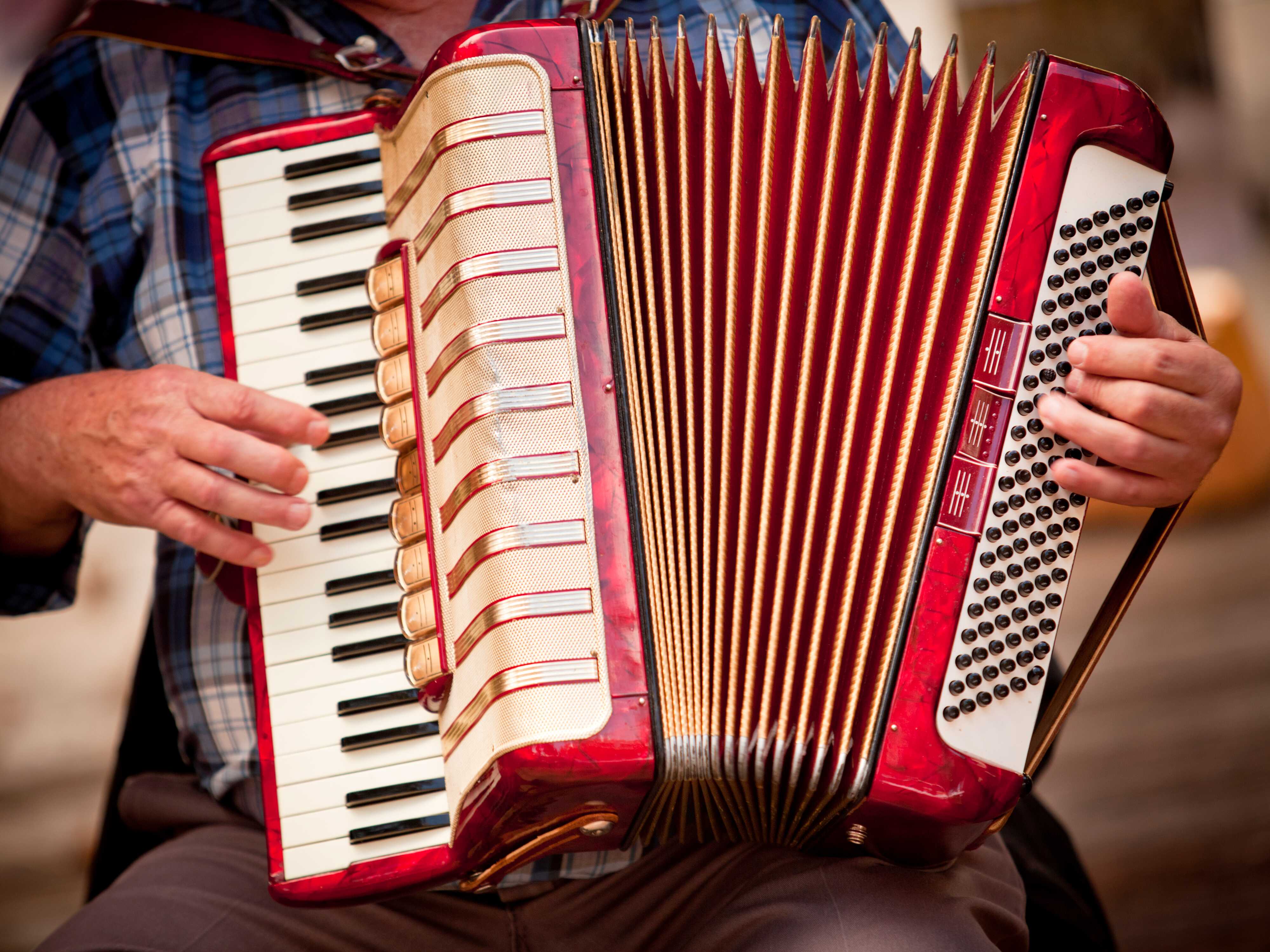 party-entertainment-italian-band-istock