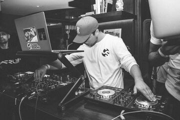 DJ BoatHouse - Event DJ - Chicago, IL - Hero Main