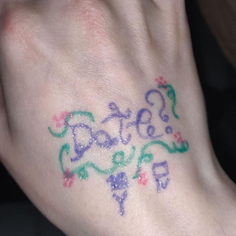 That same night, we made it official after Aidan's clever plan of asking Mae out using gel pens and her hand <3