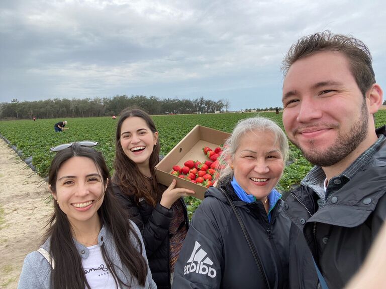 IGGY: For our second outing, we went to Southern Hill Farms to pick strawberries and sunflowers. This time, my mom Martha tagged along and we enjoyed a cozy day eating strawberry donuts.