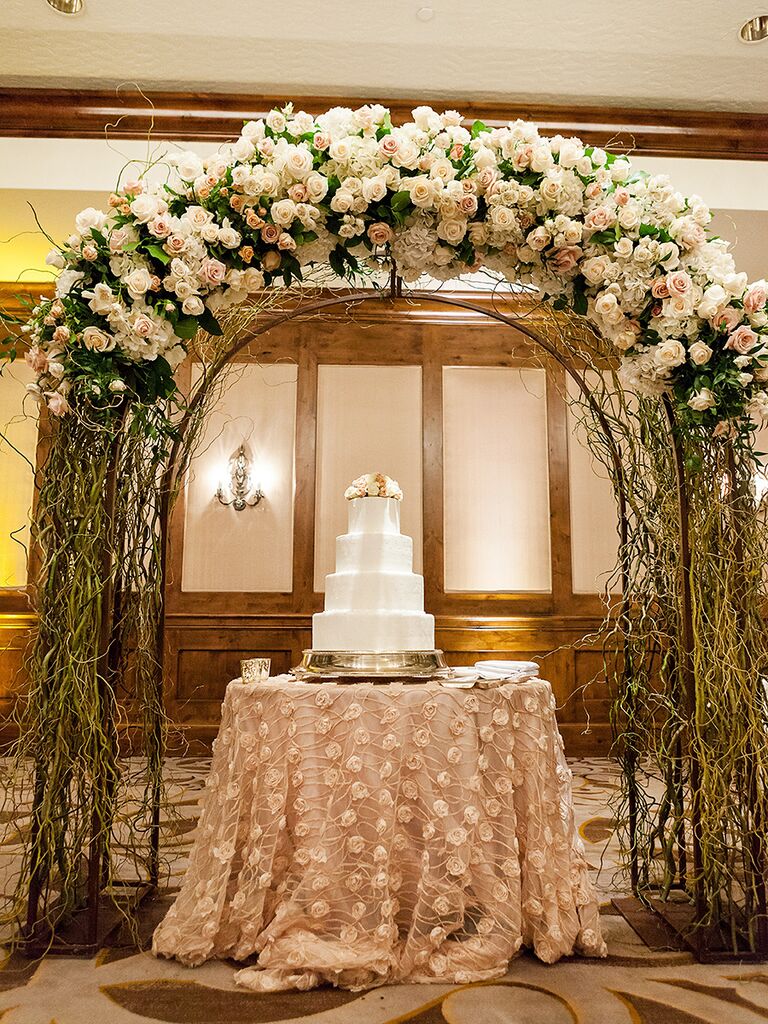 17 Creative Indoor Wedding Arch Ideas