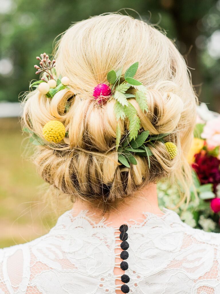 Hair Flowers Ideas & Accessories - Floral Hairstyles Trends 2018