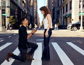 Man proposing to woman on NYC street