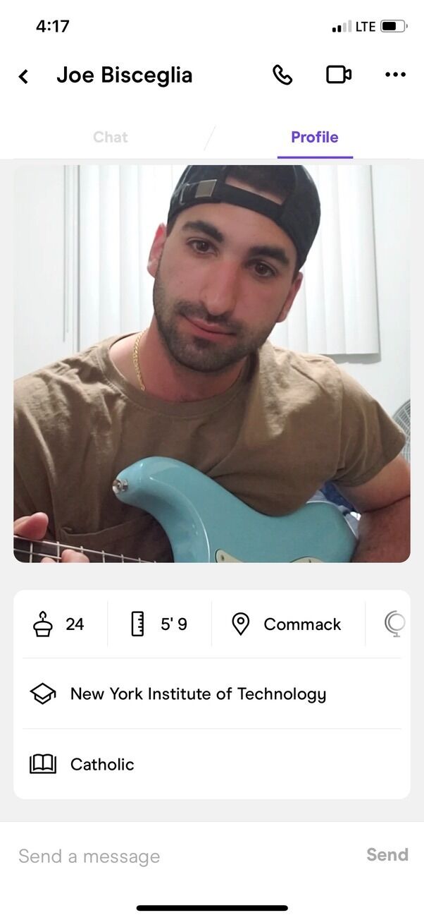 Lisa & Joe swiped right on Hinge! 
¡Lisa y Joe se encontraron en Hinge!