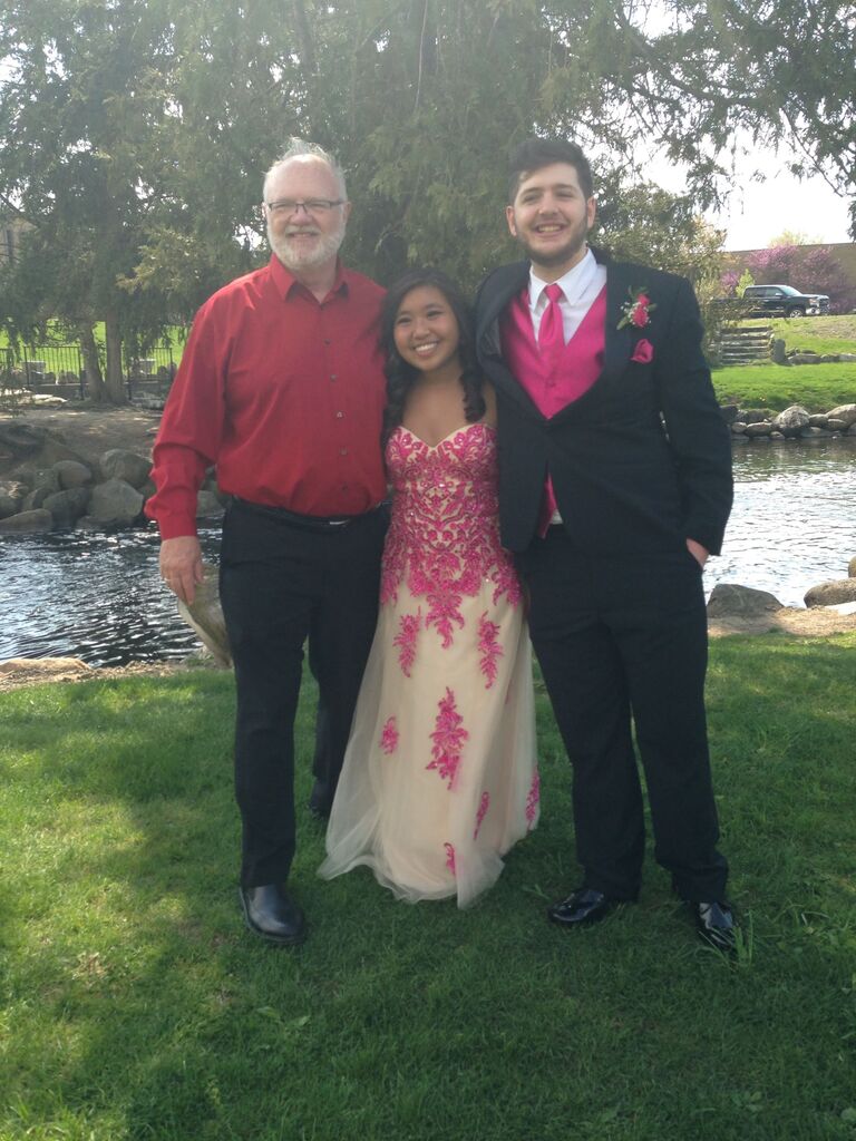 Kylee asked Riley to her Junior prom. They took their prom photos at Lake Fenton's Millpond Park with her family and friends.
