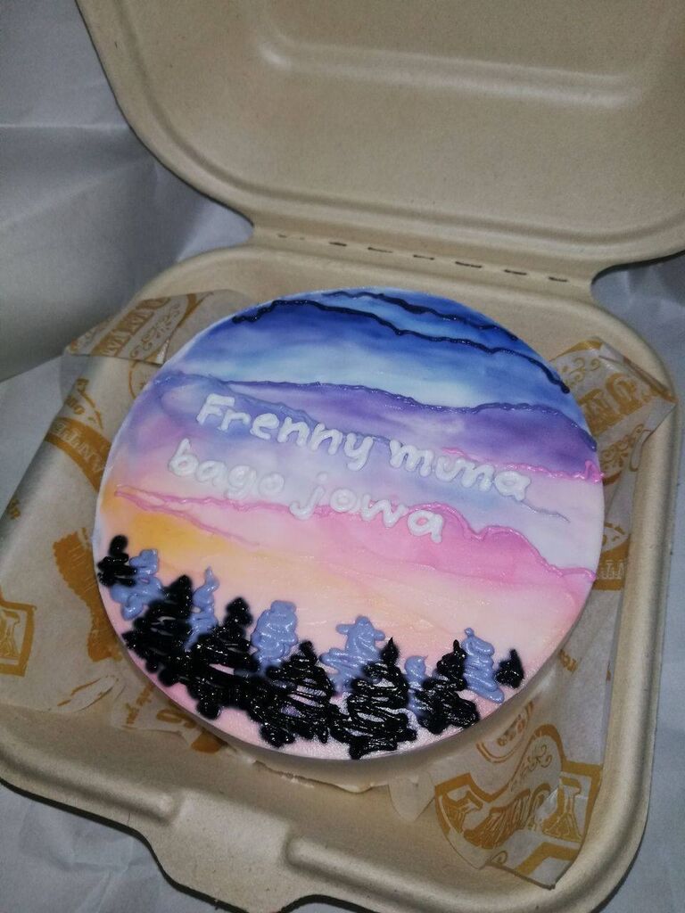 Dolly wasn't so happy on her birthday (yeah, pandemic sucks), but Arbhen made sure to put a smile on her face. He surprised her with a cake (designed with her watercolor painting) and a bucket of choco butternut munchkins.