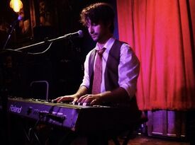 Jonny Gower - Singing Pianist - Nashville, TN - Hero Gallery 4