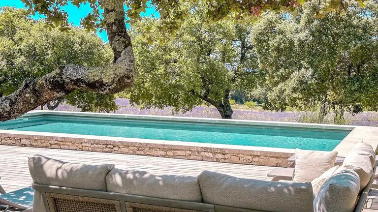 Brunch & Pool Day from 10am!
Bring your swimwear & a towel!