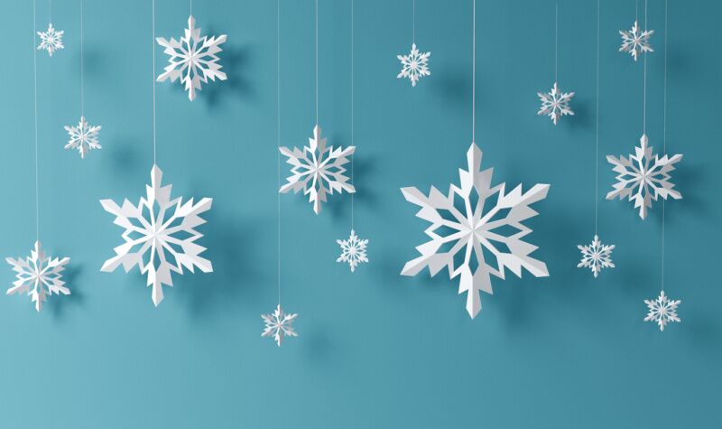 Après Ski Party Decorations - DIY Paper Snowflakes