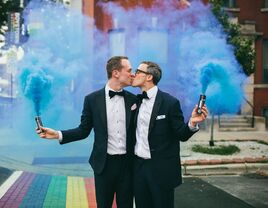 chicago wedding couple with colorful smoke bombs