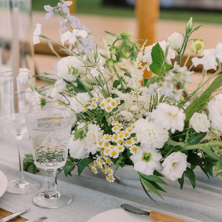 40 Simple Wedding Centerpieces for the Minimalist