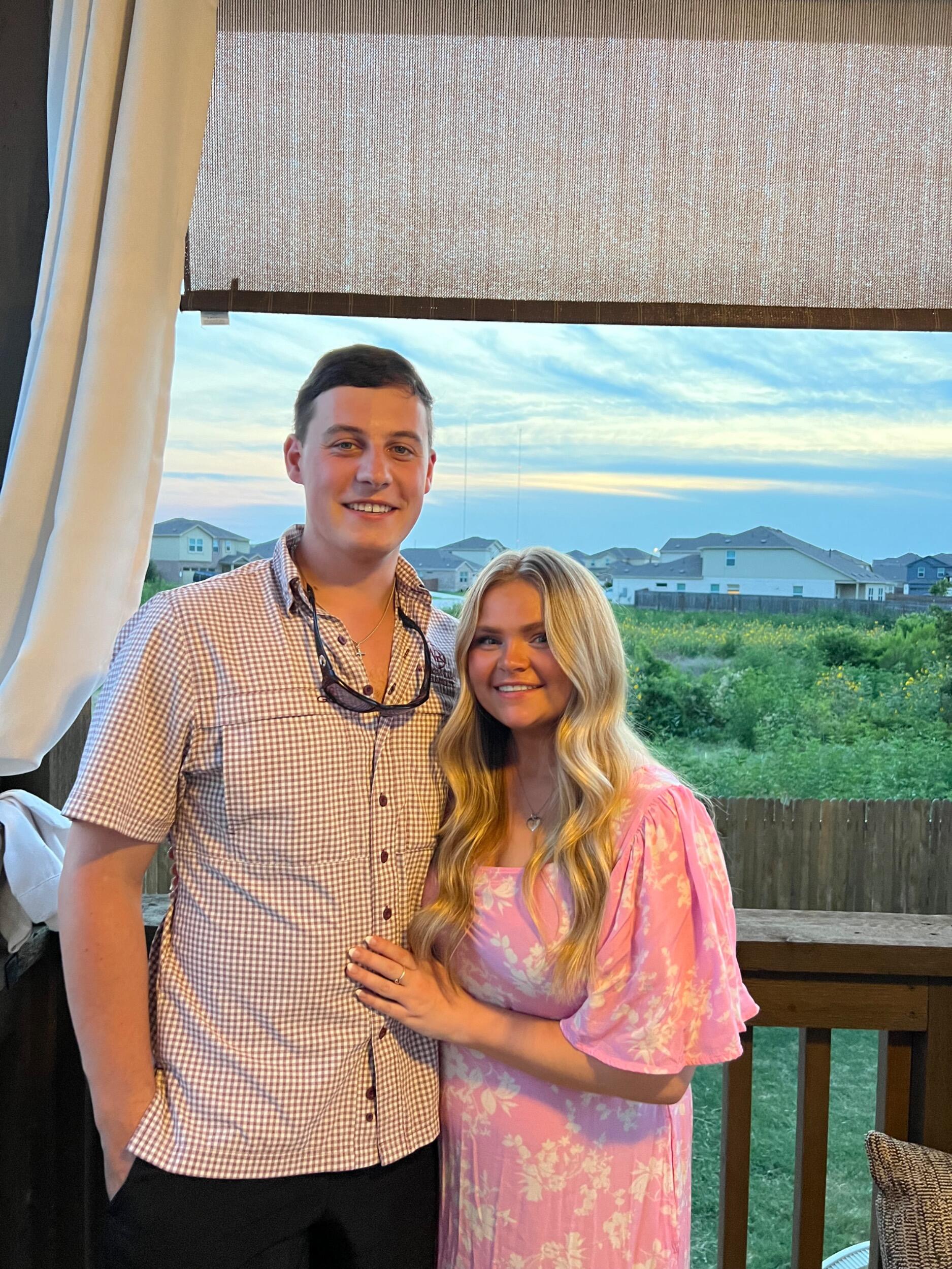 Kayla & Euan enjoyed the company of friends and family to celebrate them at their housewarming party!