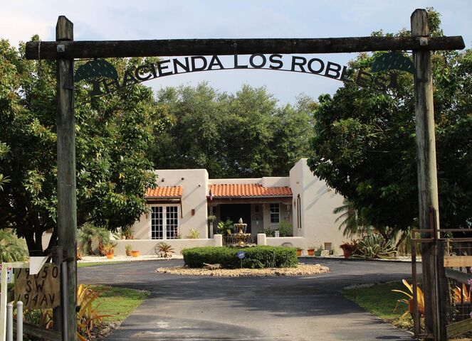 Hacienda Los Robles B&B | Reception Venues - Miami, FL