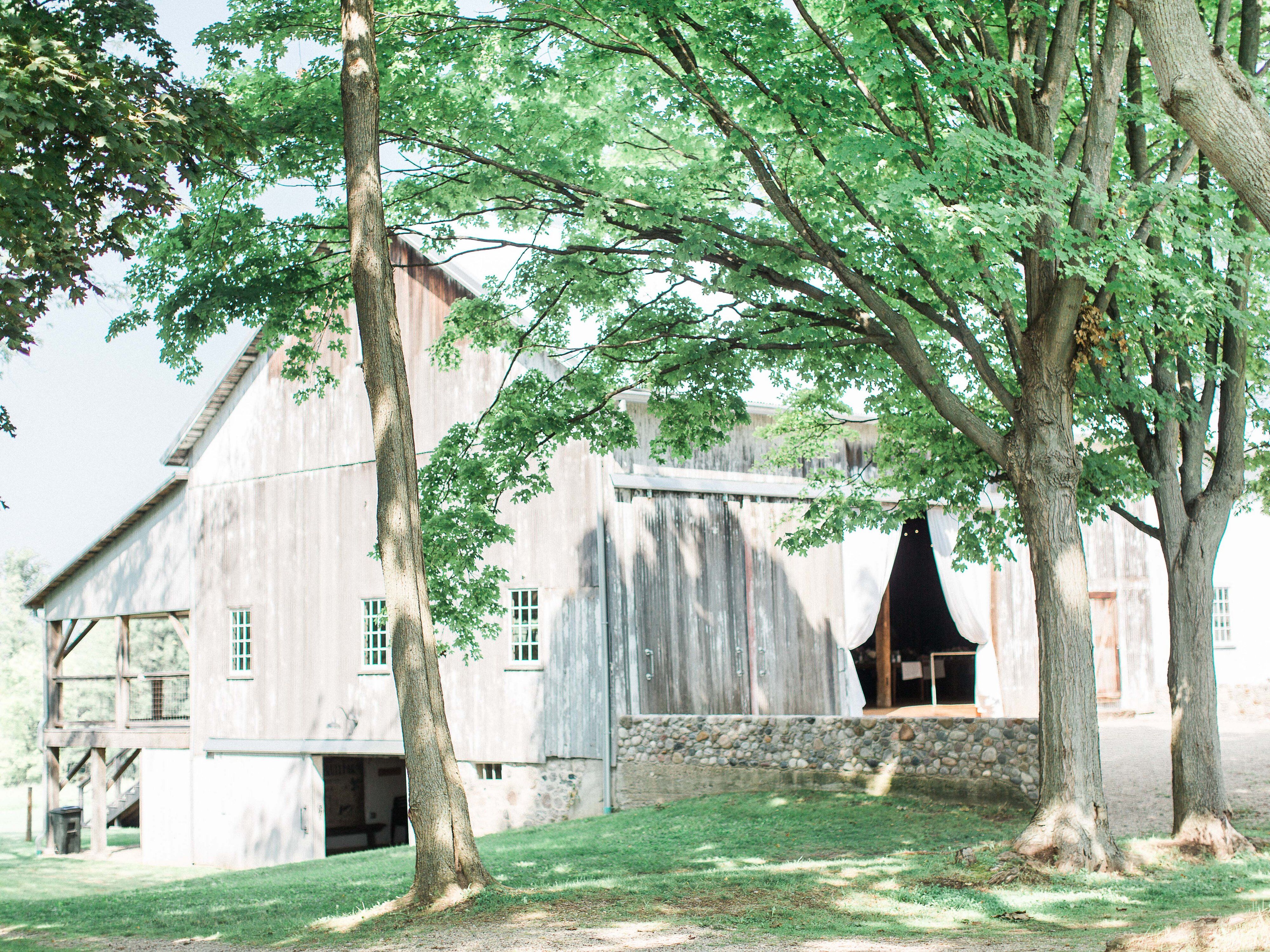 Hidden Vineyard Wedding Barn Top Berrien Springs Mi Wedding Venue