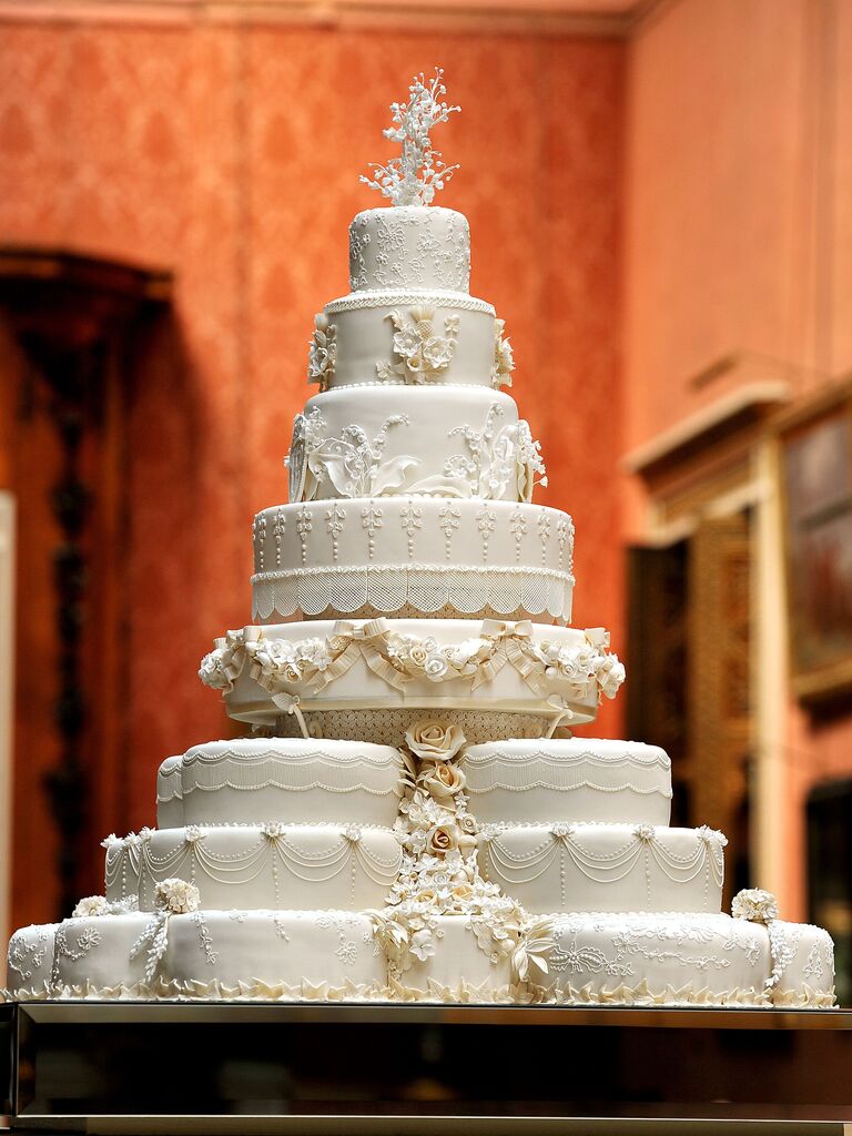 Stunning tiered wedding cake. 