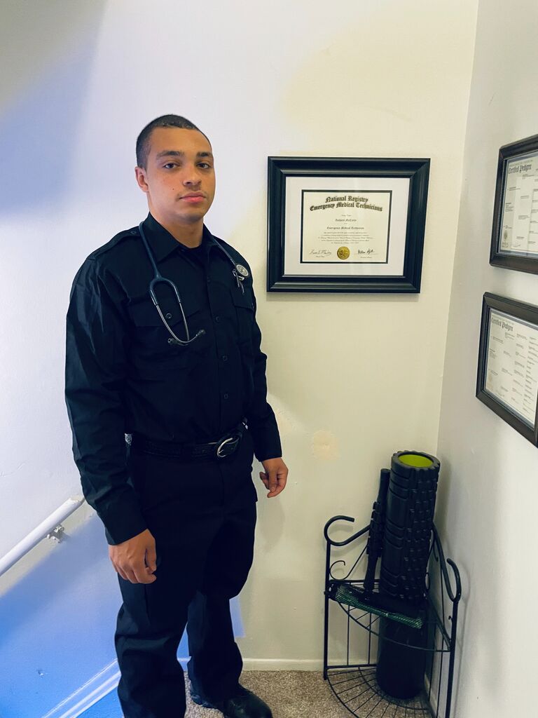Zach's first official day as a Detroit Fire EMT ❤️🚑