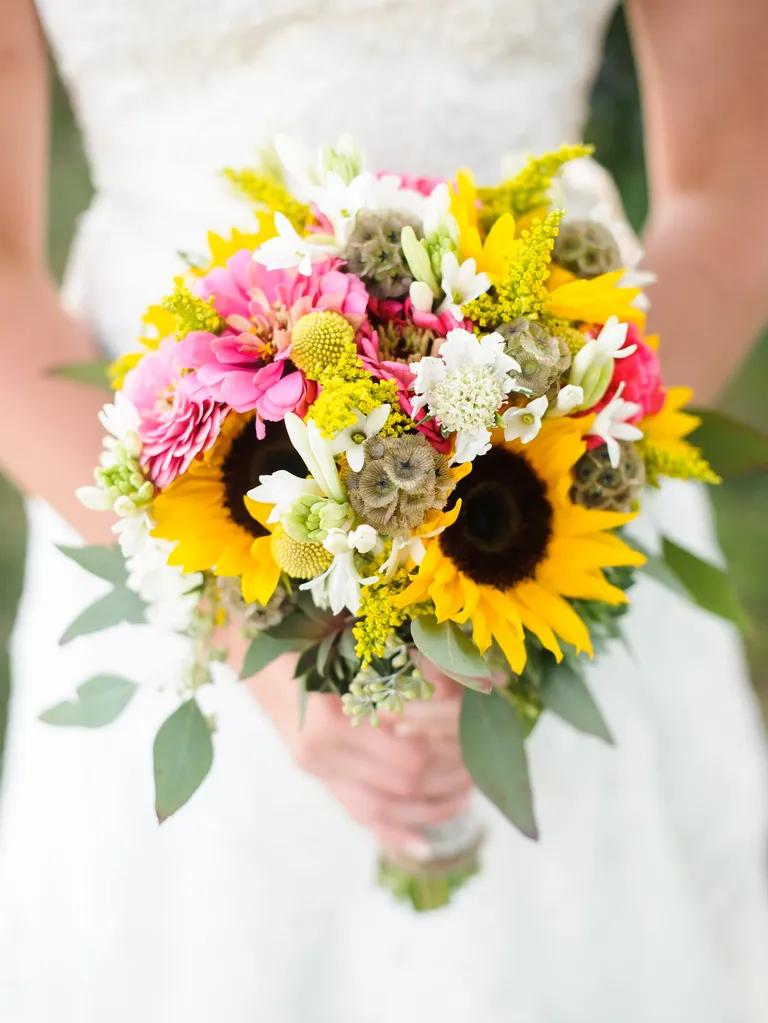 24 Sunflower Wedding Bouquet Ideas for a Pop of Color