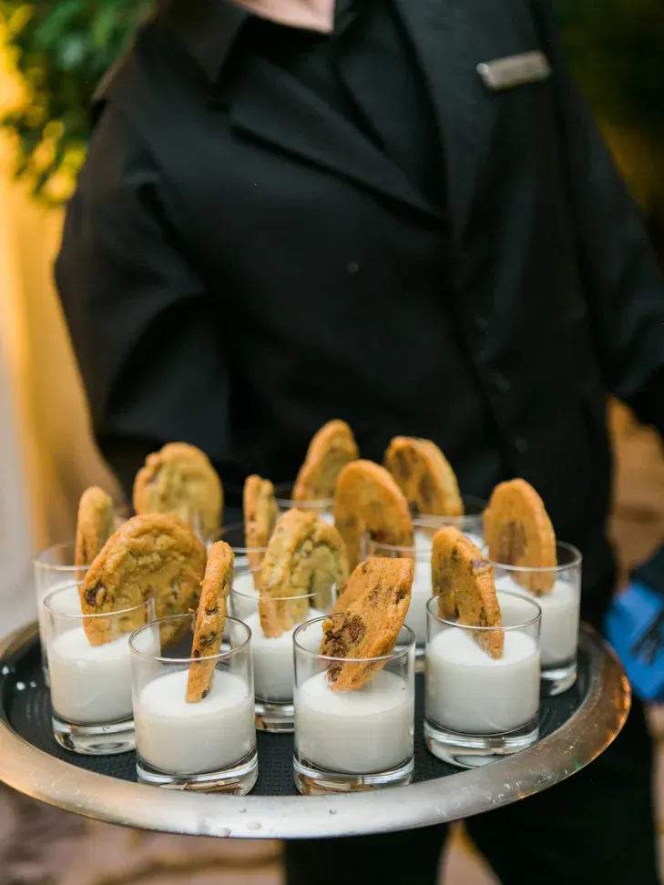 Late-night cookie wedding snack 