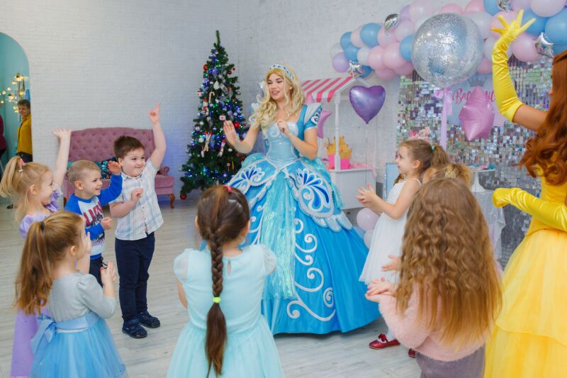 Princess visit Cinderella birthday party ideas
