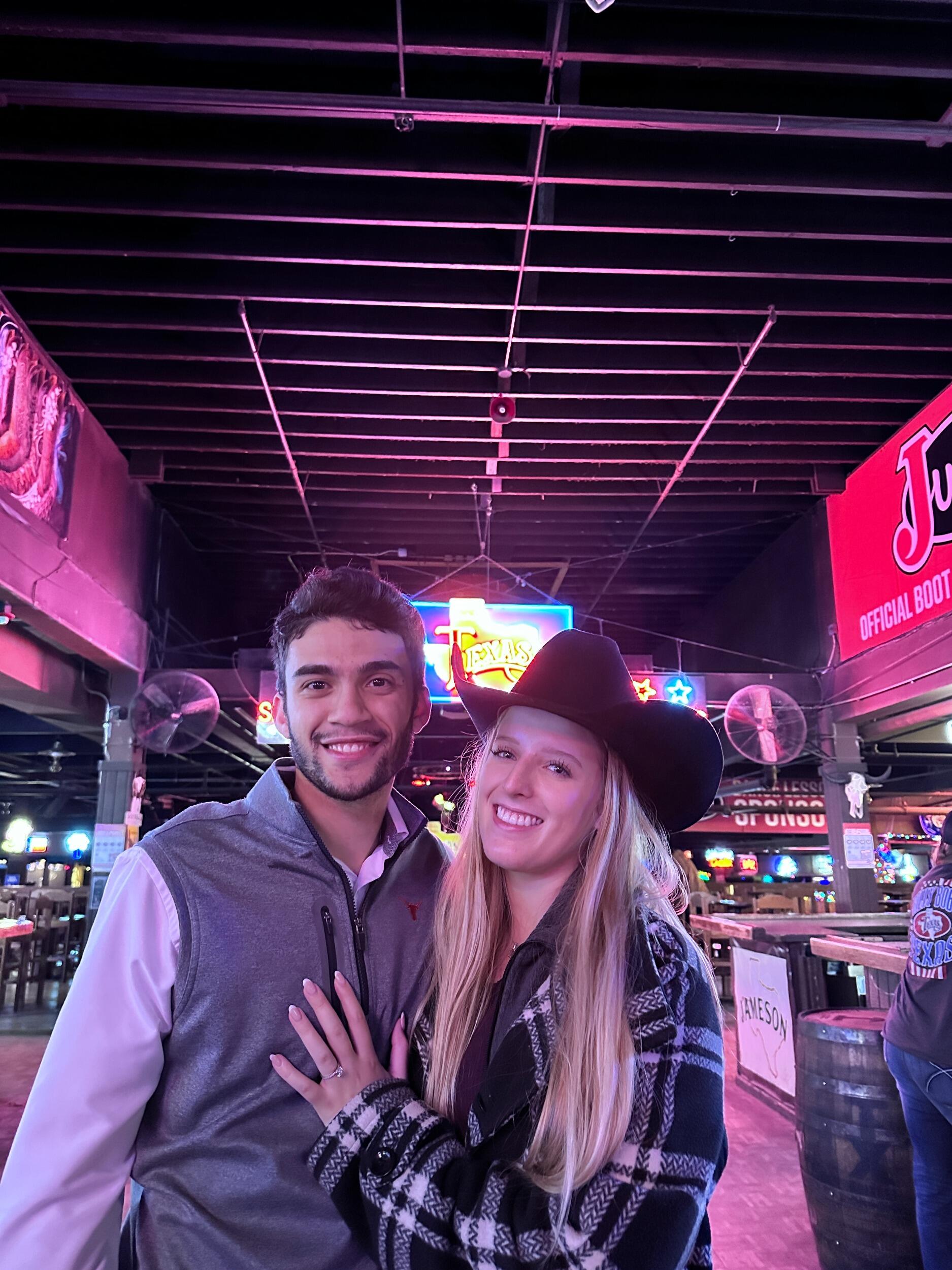 Billy Bob's in Fort Worth (country dancing) /
Dança sertaneja