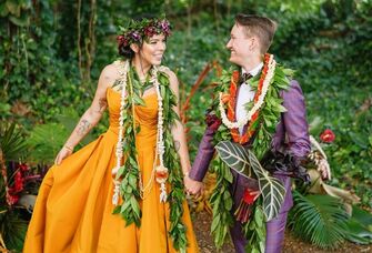 American wedding traditions: brides at Hawaiian wedding with leis