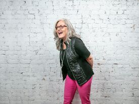 Tracy DeGraaf Comedy - Clean Comedian - Peotone, IL - Hero Gallery 1