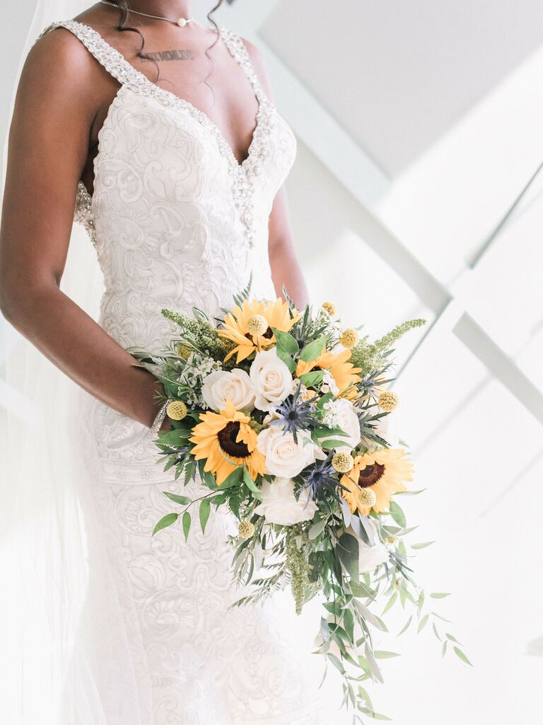 24 Cascading Bouquets That Stand Out On