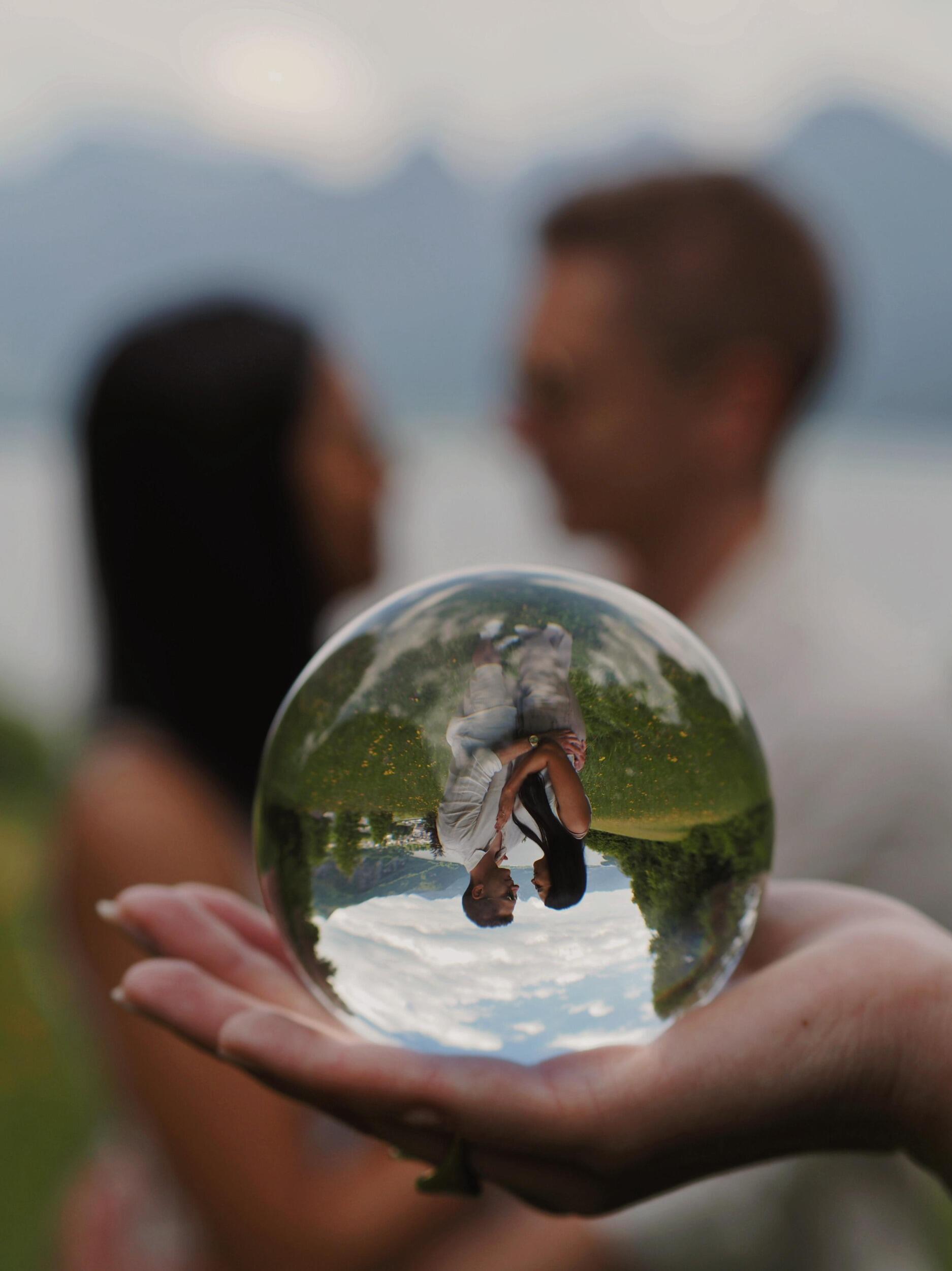 Ein Leben zu zweit...

Seit 2020 leben wir gemeinsam in Österreich. Unsere Unterschiede machen uns einzigartig: Andi – extrovertiert, mutig, voller Energie. Anahi – ruhig, vorsichtig, mit einem Herzen voller Wärme. Zwei Welten, die sich gefunden haben. Zwei Menschen, die beschlossen haben, gemeinsam durchs Leben zu gehen.