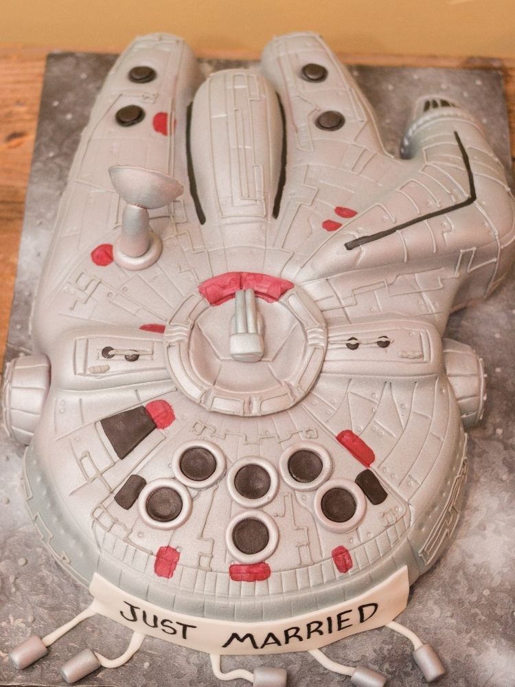 Millennium Falcon Star Wars wedding cake idea