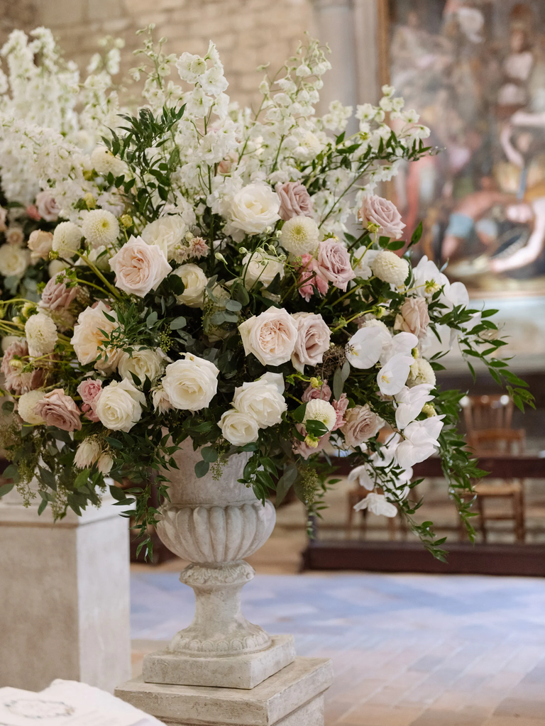 30 Bridgerton Wedding Ideas for a Dazzling Regency-Coded Event