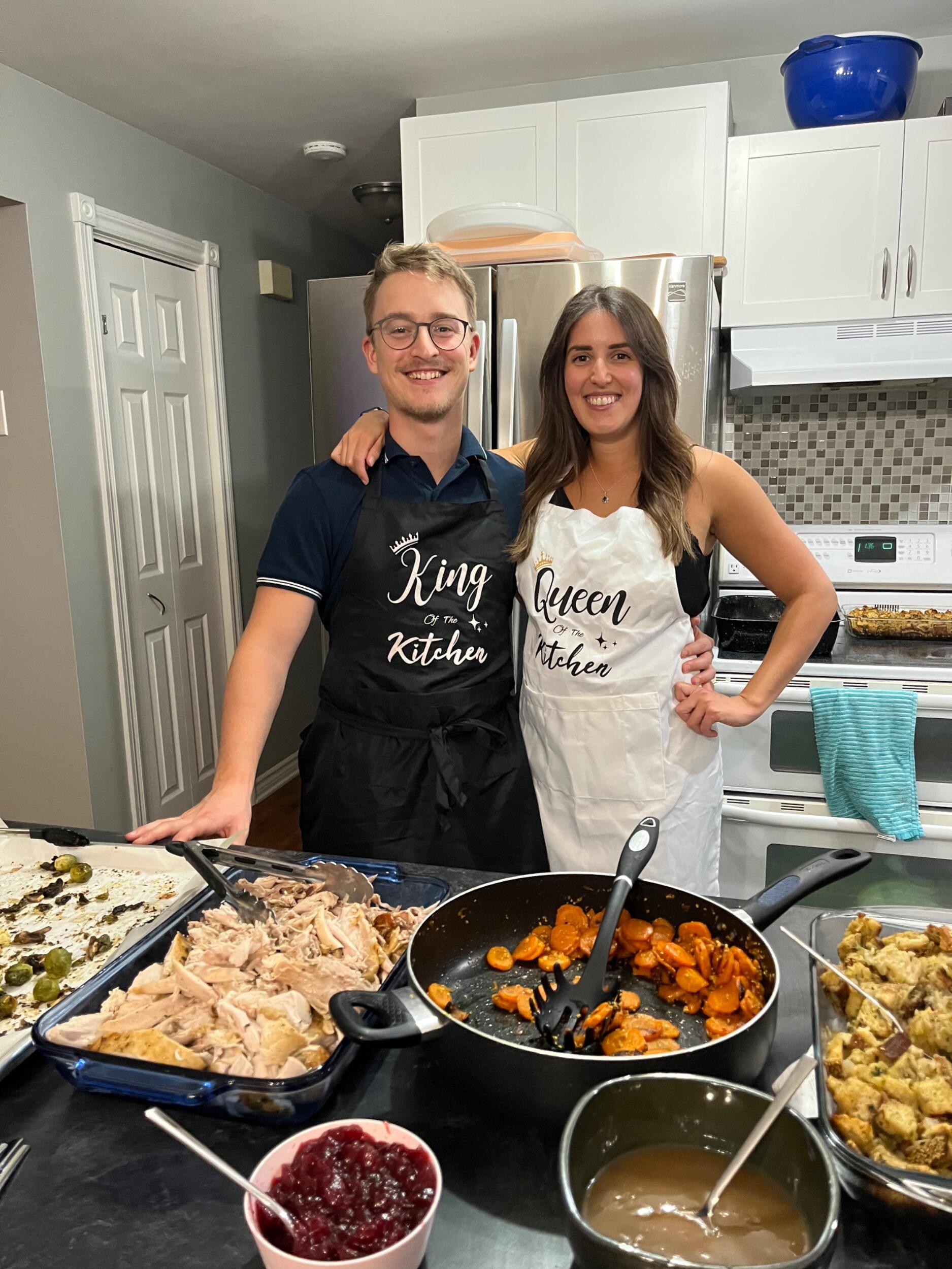 Joani and Léo hosted their first Friendsgiving together—and what a feast it was! They brought together their closest friends for a day filled with delicious food and laughter. It was the perfect way to celebrate all the things they’re grateful for.